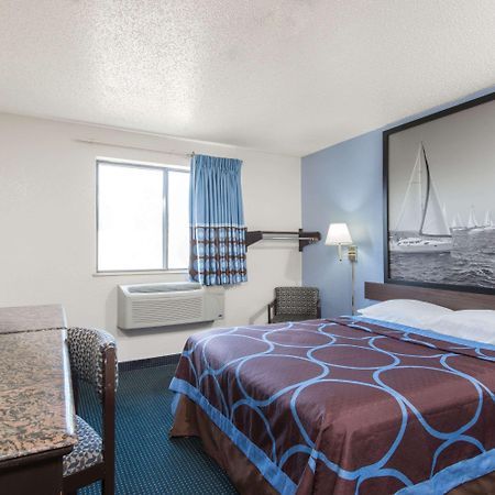 Super 8 By Wyndham New Castle Hotell Exteriör bild
