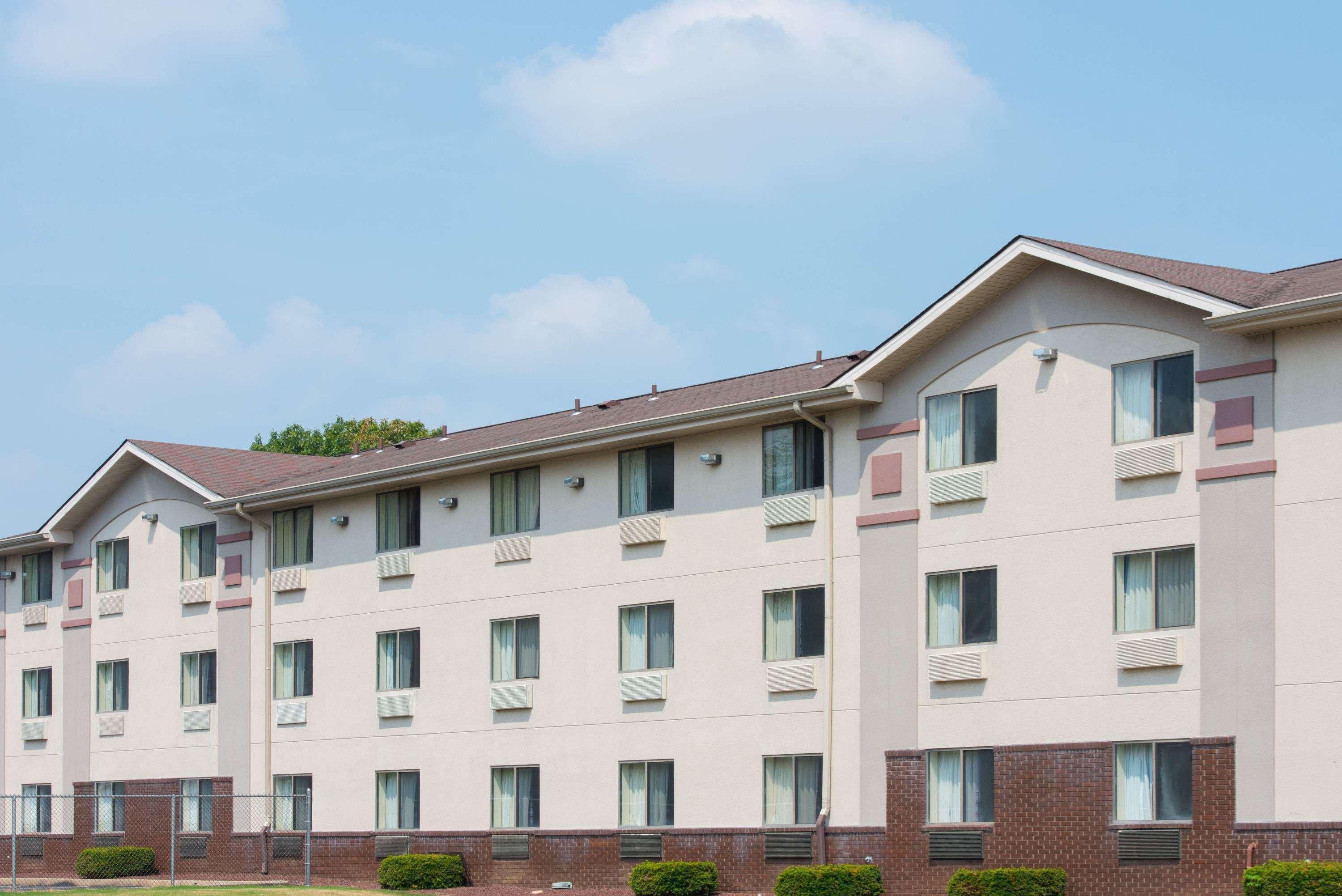 Super 8 By Wyndham New Castle Hotell Exteriör bild