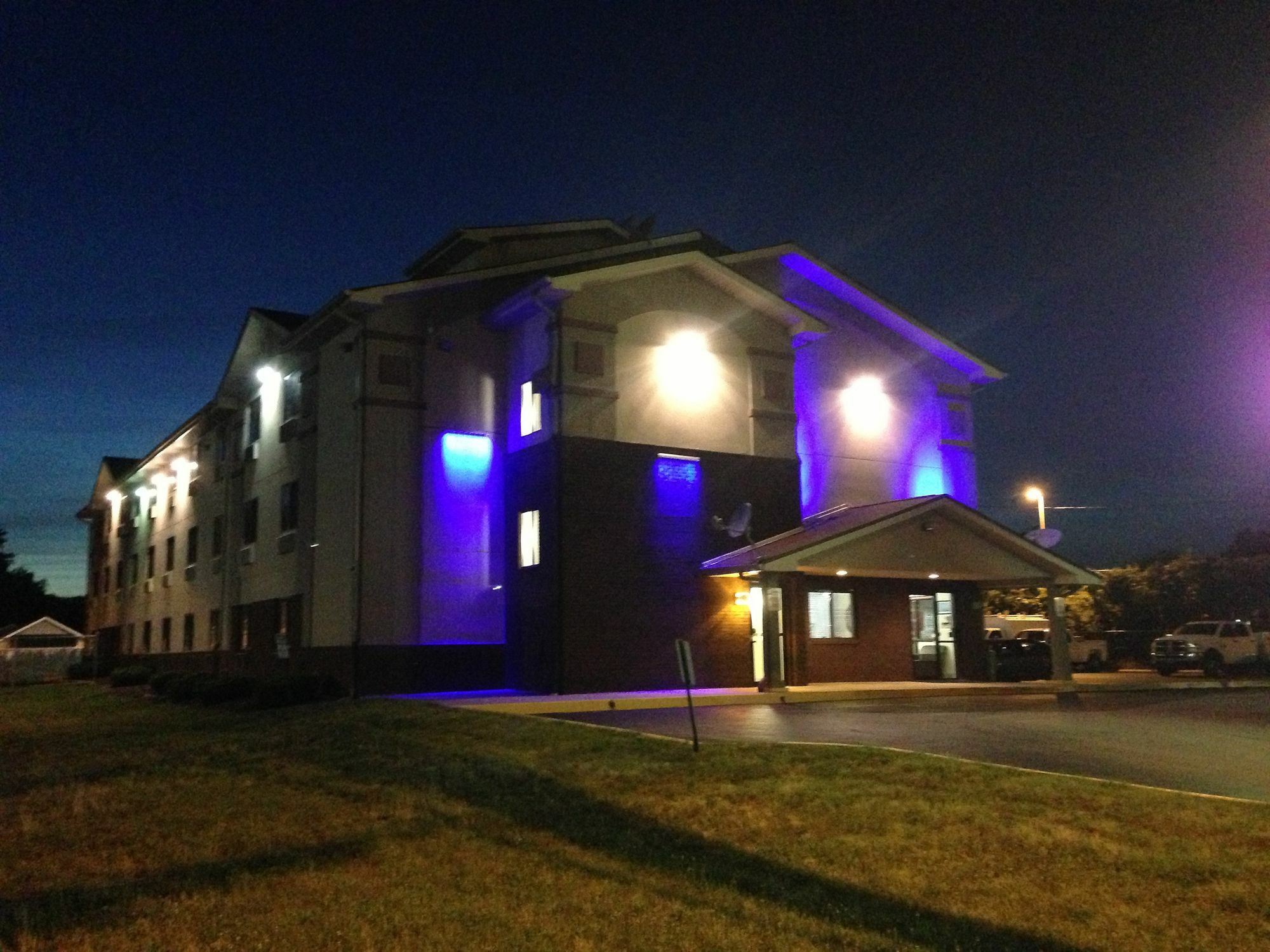 Super 8 By Wyndham New Castle Hotell Exteriör bild